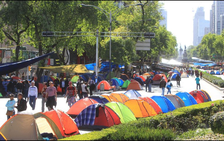 Miles de simpatizantes de López Obrador colocaron carpas sobre Paseo de la Reforma, desde Auditorio hasta el Zócalo, durante 48 días. EFE / ARCHIVO