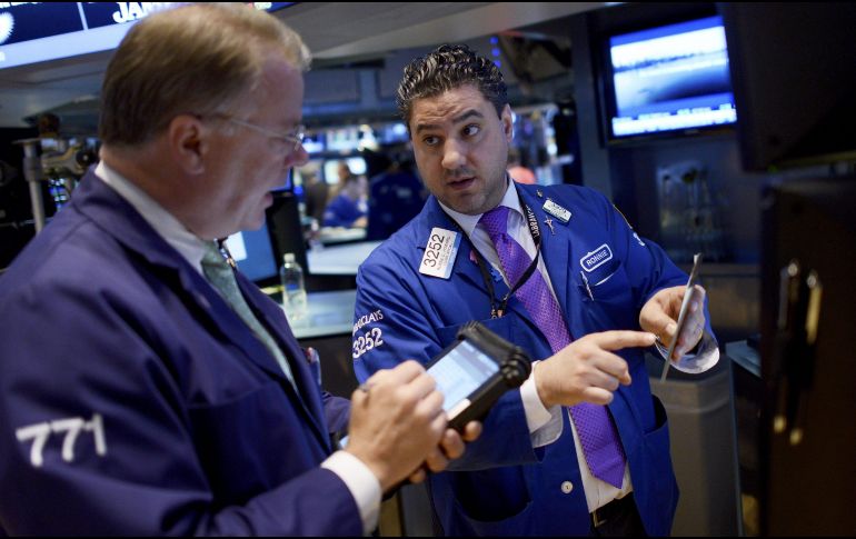 Entre las 30 empresas cotizadas del Dow Jones, destacaba la caída de un 4.29 % de Salesforce y la de 3.84 % de Intel. EFE/ARCHIVO