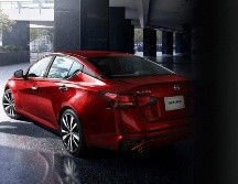 Todas las versiones de este vehículo sedán cuentan con faros con función de encendido automático. ESPECIAL