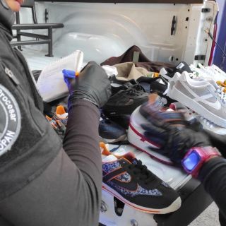 Cae por robarse de una plaza ¡más de 60 mil pesos en tenis!