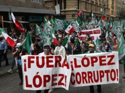 Lozano, quien tenía programada una marcha también el 27 de noviembre para pedir la renuncia del Presidente en el Zócalo, acusa que a su movimiento le van a poner 