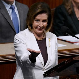 Nancy Pelosi renuncia a ser líder de los demócratas de EU