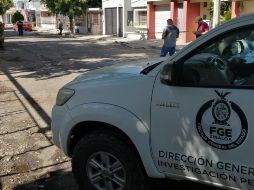 Se presume que la cómplice del sujeto, una mujer de apariencia joven, lo esperaba afuera en una motocicleta en la que logró huir del lugar. SUN/ESPECIAL