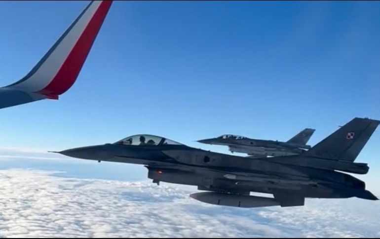 Las imágenes que han circulado en redes sociales, provienen de un video tomado desde el interior del avión de la escuadra de Polonia. ESPECIAL