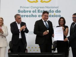 El reconocimiento a Gildardo Partida se entregó en una ceremonia realizada en el Congreso de Jalisco. EL INFORMADOR/A. Camacho