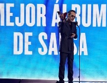 La primera estatuilla al Mejor Álbum de Salsa a Marc Anthony, por “Pa’lla Voy”, quien al subir al escenario expresó su agradecimiento a su novia Nadia, así como a su equipo de trabajo, a la disquera Sony. AP / C. Pizzello