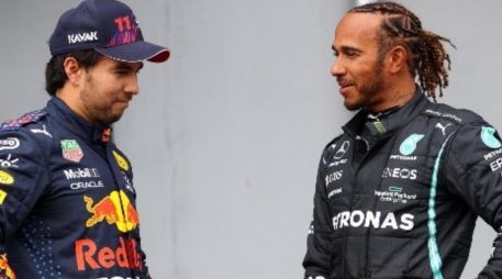 La complicidad que muestran Sergio Pérez y Lewis Hamilton al menos durante el cierre de esta Temporada 2022, muestra el respeto que un 7 veces campeón del mundo tiene por el piloto tapatío. ESPECIAL