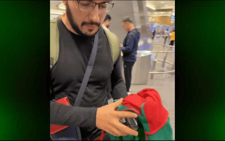 Los mexicanos que ingresan alcohol a Qatar están jugando con la ley local que prohíbe la venta y consumo de licores y cervezas fuera de los lugares establecidos. TIKTOK / ricardo84256