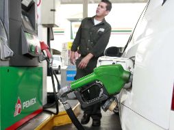 En el caso de la gasolina Magna, que es la de mayor consumo, los automovilistas y motociclistas tendrán un menor subsidio porque pasará de 89.92% a 65.44% en el periodo referido. EL INFORMADOR / ARCHIVO