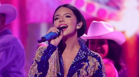Ángela Aguilar acaparó los reflectores del Latin Grammy por su participación musical durante la ceremonia celebrada en el Michelob Ultra Arena de Las Vegas. AFP / ARCHIVO