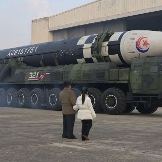 Corea del Norte: Kim Jong-un muestra por primera vez en público a su hija en un test de misil