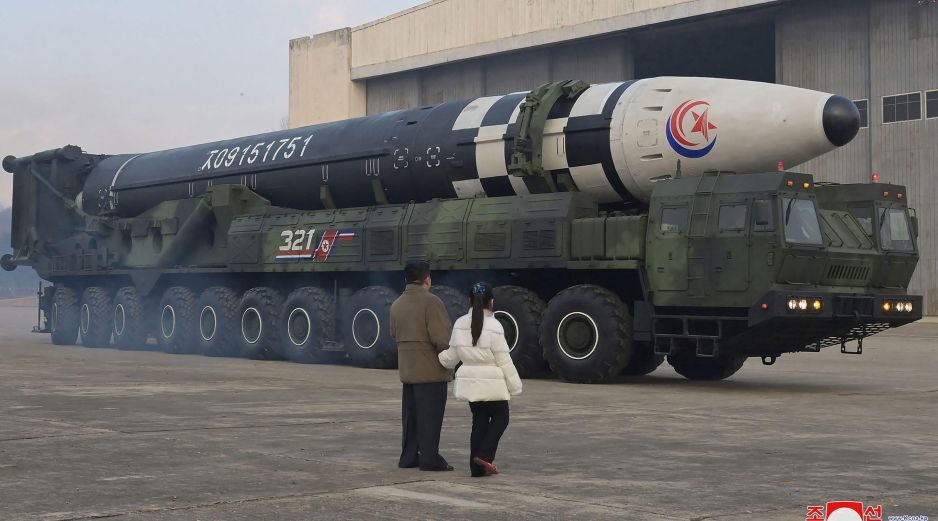 Tras lanzamiento de misil aparece la hija del líder Kim Jong-un. KCNA/AFP