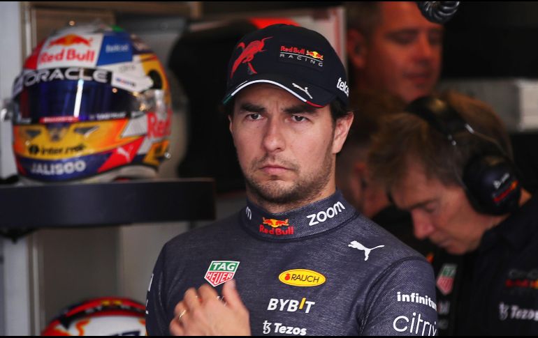 En los últimos días se ha hablado de la posibilidad de que el mexicano pueda salir de Red Bull, luego de que la semana pasada en el GP de Brasil se viviera un momento de polémica con Max Verstappen. EFE / A. Haider