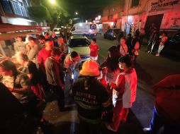 Choca contra puesto tacos e intenta escapar; hay seis heridos