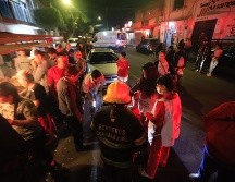 Choca contra puesto tacos e intenta escapar; hay seis heridos