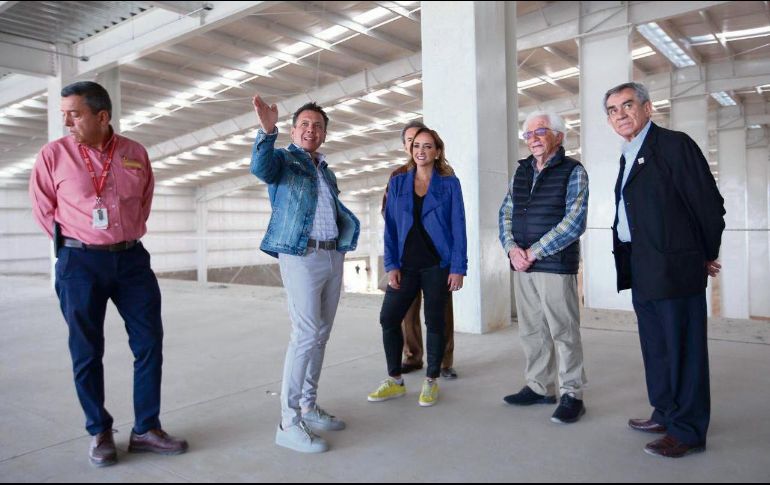 En el recorrido participó la senadora Claudia Ruiz Massieu. ESPECIAL