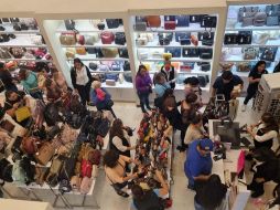 Según el experto, los artículos de belleza, ropa y bolsos, son los objetos más robados por farderos. EL INFORMADOR / C. Zepeda