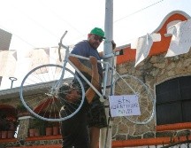 Con estas acciones, buscan concientizar al Gobierno del Estado de Jalisco a que concluyan con la ciclovía y otras infraestructuras para protección de las personas. EL INFORMADOR / A. Navarro
