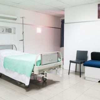 Suman cuatro hospitales cerrados en Durango por meningitis aséptica