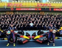 Checo Pérez y Max Verstappen. TWITTER/@escuderiatelmex