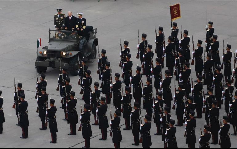 Desfile de la Revolución Mexicana que encabeza el Presidente Andrés Manuel López Obrador en la plancha del Zócalo capitalino. SUN / B. Fregoso