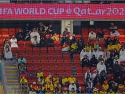 La gente de Qatar se salió del estadio, se decepcionó de ver a su equipo tan débil. AFP / O. Andersen
