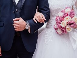 Las sospechas de la novia se hicieron realidad cuando descubre a su prometido engañándola con otra mujer. Pixabay