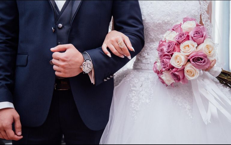 Las sospechas de la novia se hicieron realidad cuando descubre a su prometido engañándola con otra mujer. Pixabay