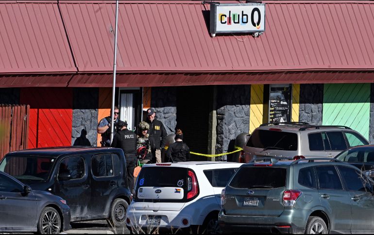 Este suceso ocurrió en el local para adultos llamado Club Q el cual acoge Colorado Springs y que está siendo investigado como un posible crimen de odio. AP / H. Richardson