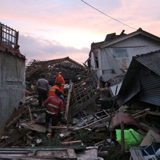 Sismo en Indonesia deja más de 160 muertos y cientos de heridos