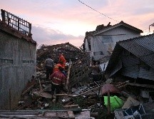 Autoridades dieron cuenta de al menos 700 heridos tras el sismo, pero advirtieron que el saldo podría ser mucho mayor. AP / R. Firmansyah