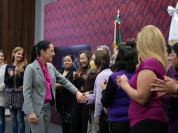 La jefa de Gobierno, Claudia Sheinbaum, señaló que aprueba la iniciativa para combatir la violencia vicaria. ESPECIAL