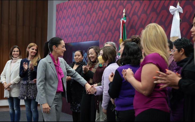 La jefa de Gobierno, Claudia Sheinbaum, señaló que aprueba la iniciativa para combatir la violencia vicaria. ESPECIAL