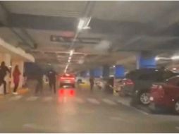 En videos de capitalinos que acudieron a la plaza, se escuchan lo que parecen ser detonaciones de arma de fuego. ESPECIAL/CAPTURA DE VIDEO