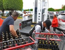 José Luis compró más de 100 salsas sazonadoras aprovechando los descuentos del Buen Fin 2022. EL INFORMADOR/ ALONSO CAMACHO