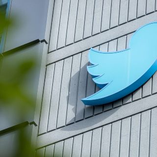 ¡Elon lo hace de nuevo! Retrasa suscripción de pago Twitter Blue