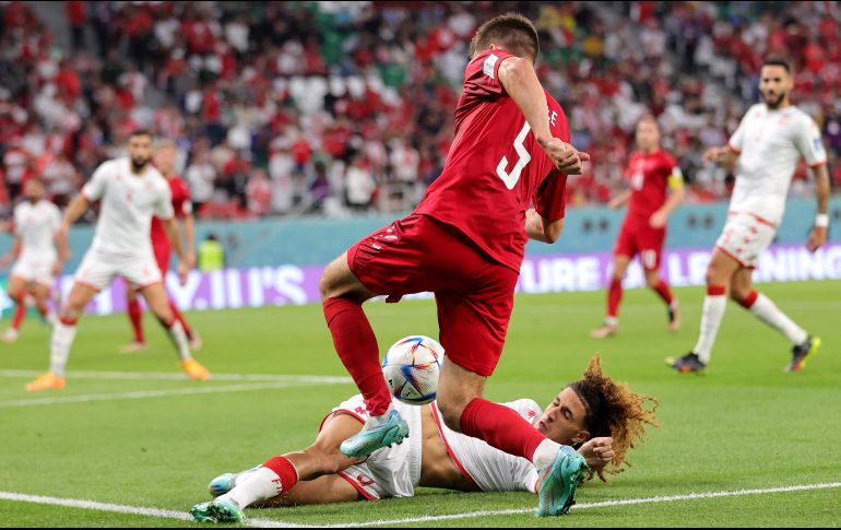 En un juego de muchos choques, daneses y tunecinos fueron incapaces de perforar las porterías de Aymen Dahmen y Kasper Schmeichel. EFE / F. Vogel