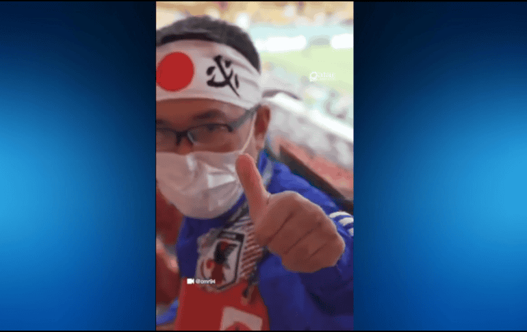 El video finaliza en un abrazo entre los japoneses y los anfitriones del Mundial de futbol. ESPECIAL