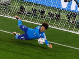 Memo Ochoa se convirtió en el héroe de la Selección Mexicana. EFE / J. Guillen
