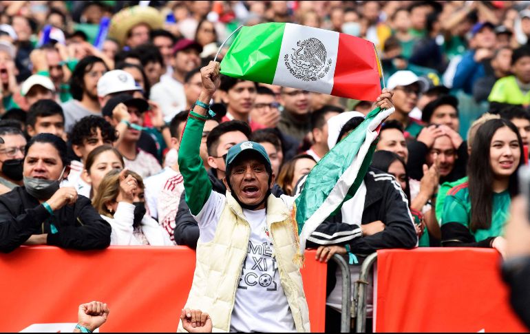 El Monumento de la Revolución, uno de los más emblemáticos de la Ciudad de México, reunió a miles de seguidores del Tri. AFP / C. Cruz