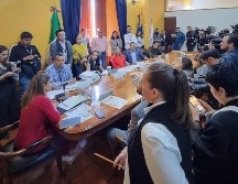 Políticos en desacuerdo por 