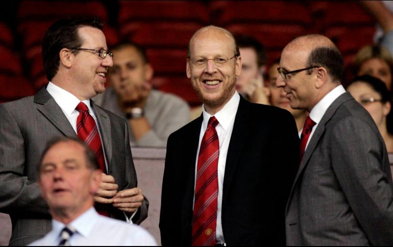 La familia Glazer son los principales dueños del equipo y buscarán una negociación acorde a sus intereses para recuperar su inversión. AP