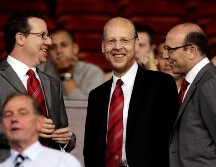 La familia Glazer son los principales dueños del equipo y buscarán una negociación acorde a sus intereses para recuperar su inversión. AP