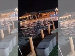 Luego de las intensas lluvias, marejada irrumpe fiesta de XV años. YOUTUBE/CAPTURA DE VIDEO