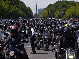 Motociclistas en desacuerdo con las nuevas restricciones de la Semovi. EFE/ARCHIVO
