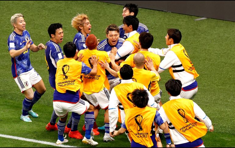 Japón aprovechó el exceso de confianza de su rival para voltear el duelo en ocho minutos. EFE / R. Yongrit