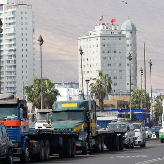 Gobierno de Chile advierte con aplicar la ley a camioneros en huelga