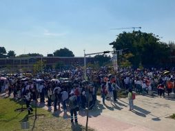 En este contingente, que partió al ritmo de la batucada y los tambores, se congregaron al menos 18 centros educativos. EL INFORMADOR / P. Mendoza