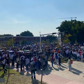 Se manifiestan más de cuatro mil desde la Glorieta de la Normal en megamarcha