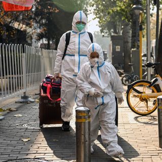 ¡Saca tu cubrebocas! Suben casos de COVID en México con el frío